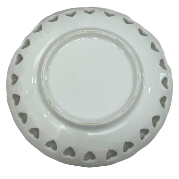 VINTAGE 1960s PORCELAIN TRINKET DISH WITH HAND PAINTED FLOWERS & HEART CUTOUTS - Picture 10 of 13